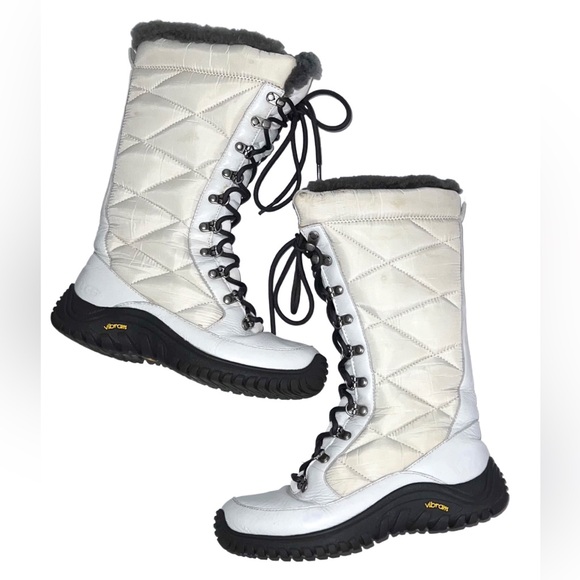 UGG Womens Kintla Quilted Lace Up Shearling Lined Snow Winter Boots Sz 7 - Picture 1 of 13